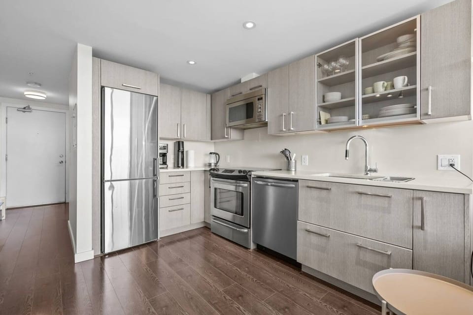 Modern Kitchen: Sleek cabinetry and stainless steel appliances await your culinary adventures!