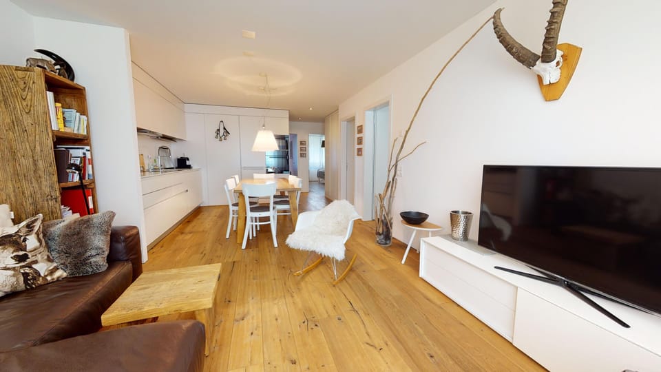 Corona Vacation Rental in the Village Center Apartment in Lantsch/Lenz