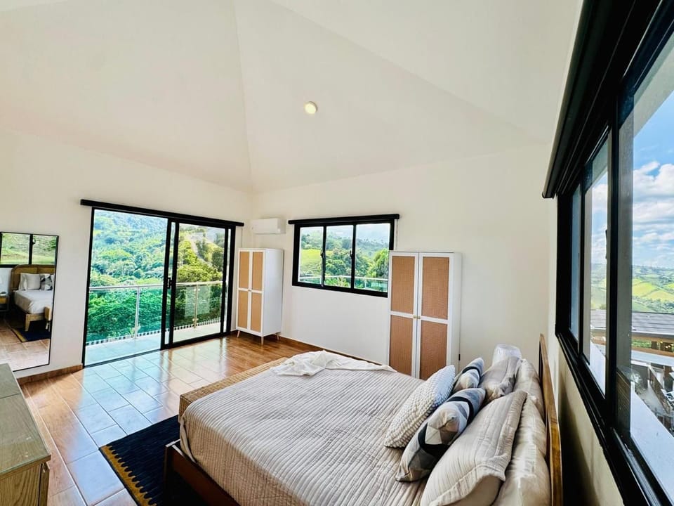 Mountain Villa with Heated Pool La vega-Bayacanes-Jarabacoa House in La Vega Province