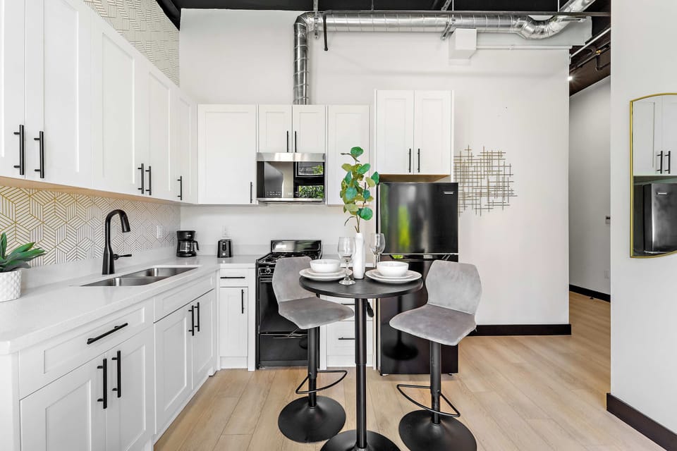 🍳 Compact kitchen with bar-style seating—casual dining and cooking in one efficient, stylish space.