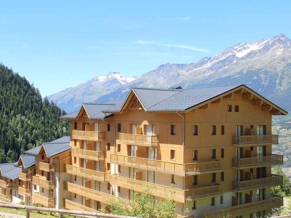Apartment, pets allowed - 6 guests, mountain view Apartment in Auvergne-Rhône-Alpes