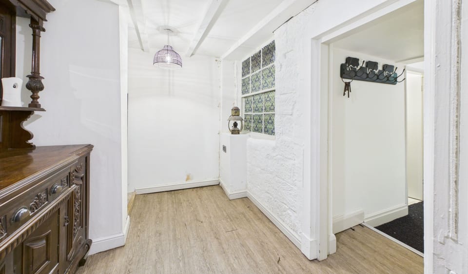 En Suite to Bedroom 1