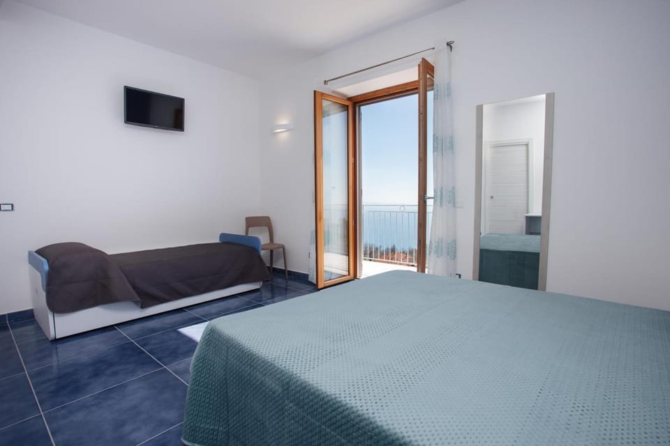Room 'Camera Cantare' with Sea View, Wi-Fi and Air Conditioning Apartment in Agerola