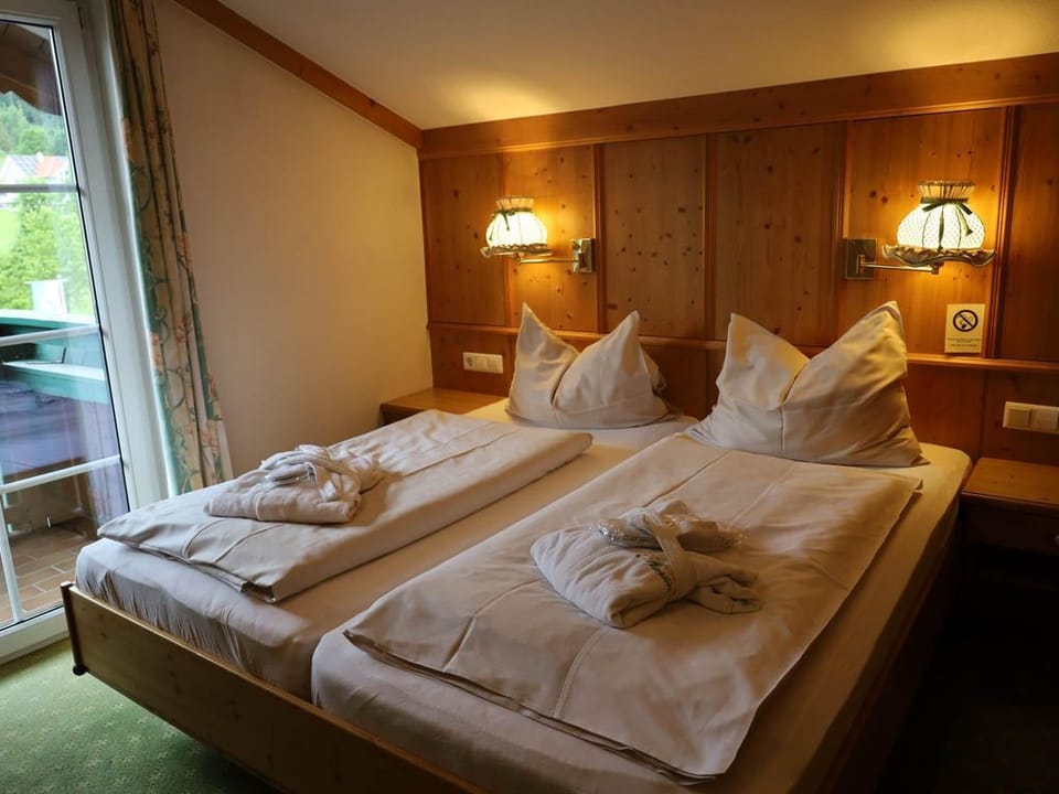 Double Room TYPE C - Half Board (short stay) - 3* S Hotel Martin Apartment in Schladming
