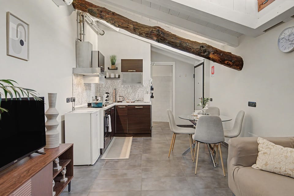 Suite 'du dôme - charm italiano nel cuore di Como, tra storia,eleganza e lago' Apartment in Como