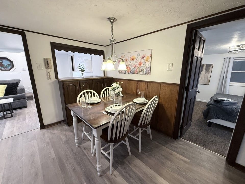 Dining table into BR 2