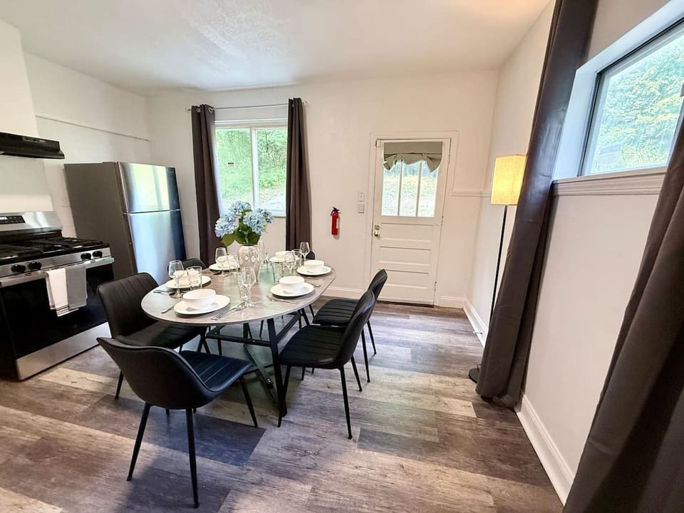 Kitchen/ Dining