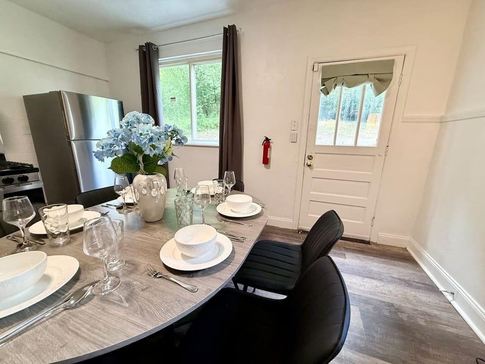 Kitchen/ Dining