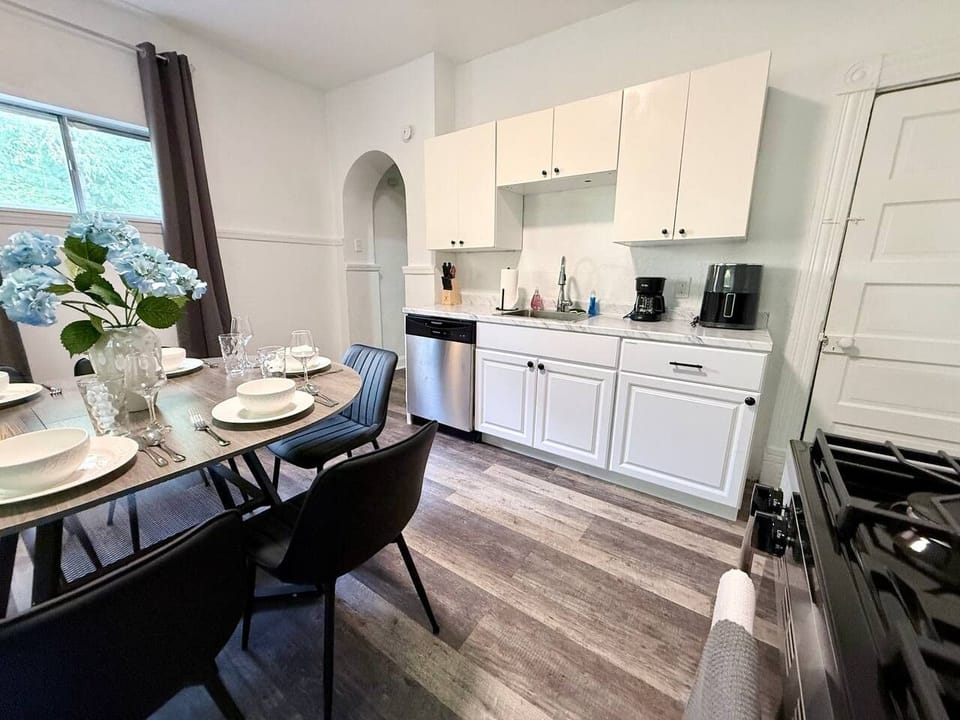 Kitchen/ Dining