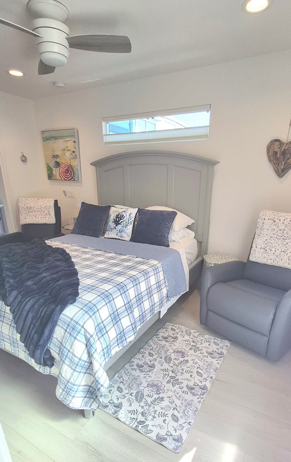 Upscale Studio, DTown Carlsbad, CA, Large Courtyard, Walking Distance to Beach! Apartment in Carlsbad