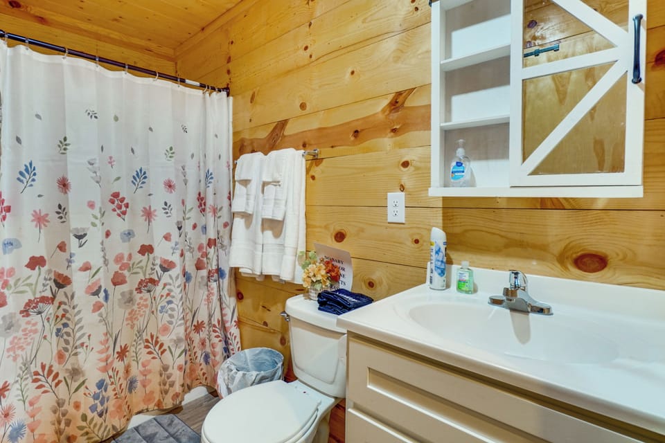 Bathroom | 1st Floor