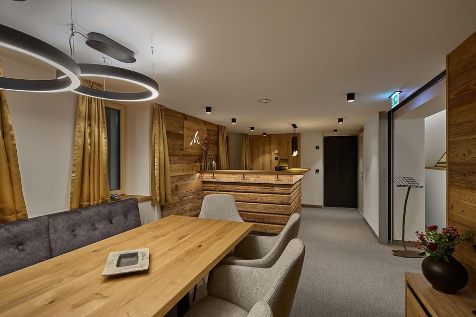 Entrance / Reception