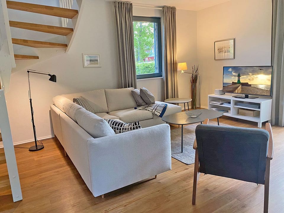 Half of a vacation home with a sauna, about 600 meters from the sandy beach, with a washing machine and Wi-Fi House in Glowe