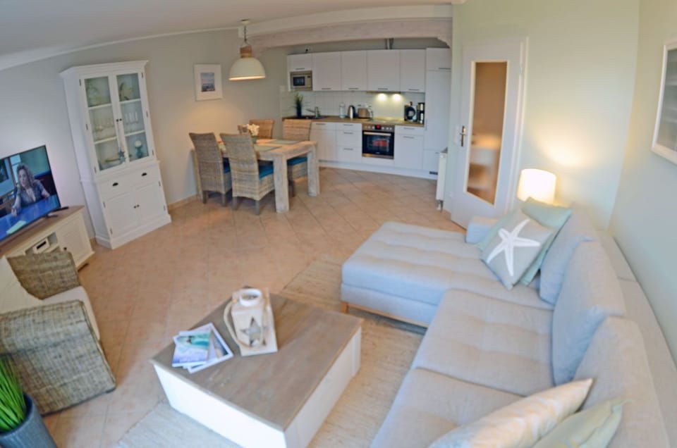Just 100 meters from the sandy Baltic Sea beach, ocean view, Wi-Fi, 1 bedroom with a balcony Apartment in Glowe