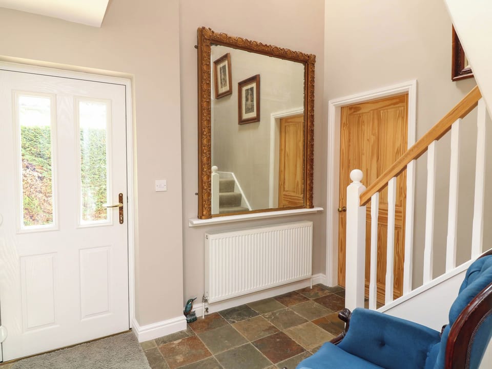 WISTERIA HOUSE, pet friendly, with open fire in Wragby House in West Lindsey District
