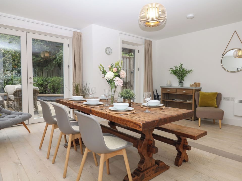 BEACHSTONE, family friendly, luxury holiday cottage in Salcombe House in Salcombe