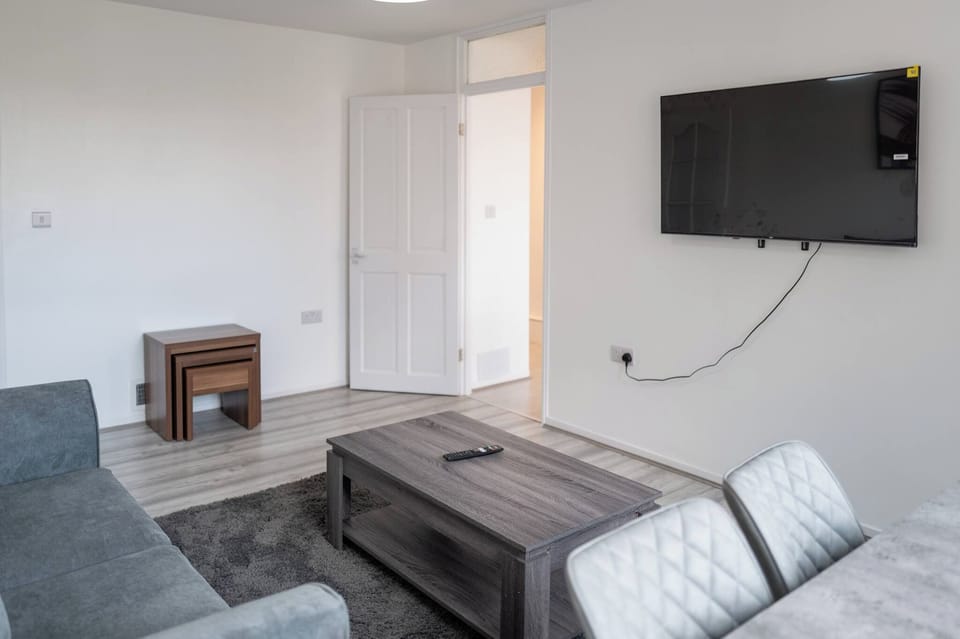 Modern 3BD Flat Hoxton & Shoreditch  N1 Apartment in London Borough of Islington