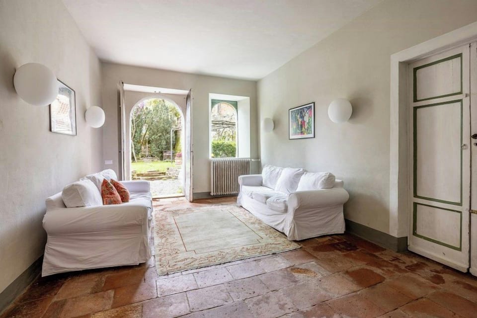 Villa with natural spring amid Lucca vineyards House in Tuscany