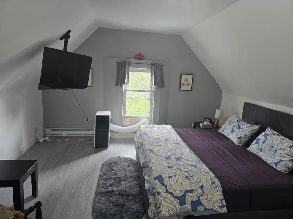 Master bedroom: Luxury king bed, 50 Inch TV for comfort, street view to N. Falls