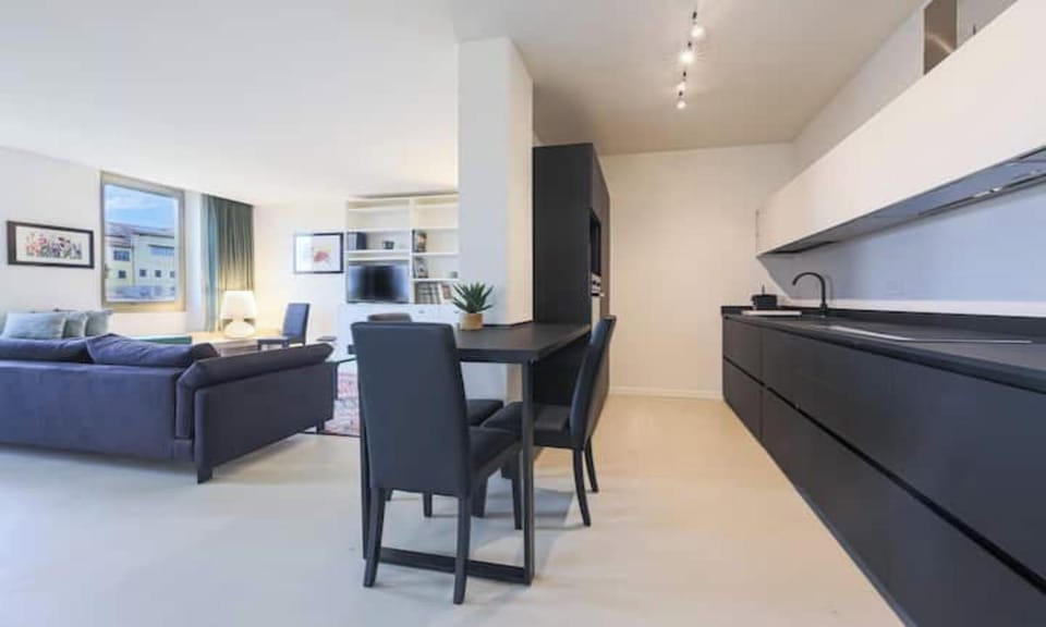 VASARI LUXURY – SOPHISTICATED FLORENCE HOME WITH RIVER VIEWS Apartment in Florence