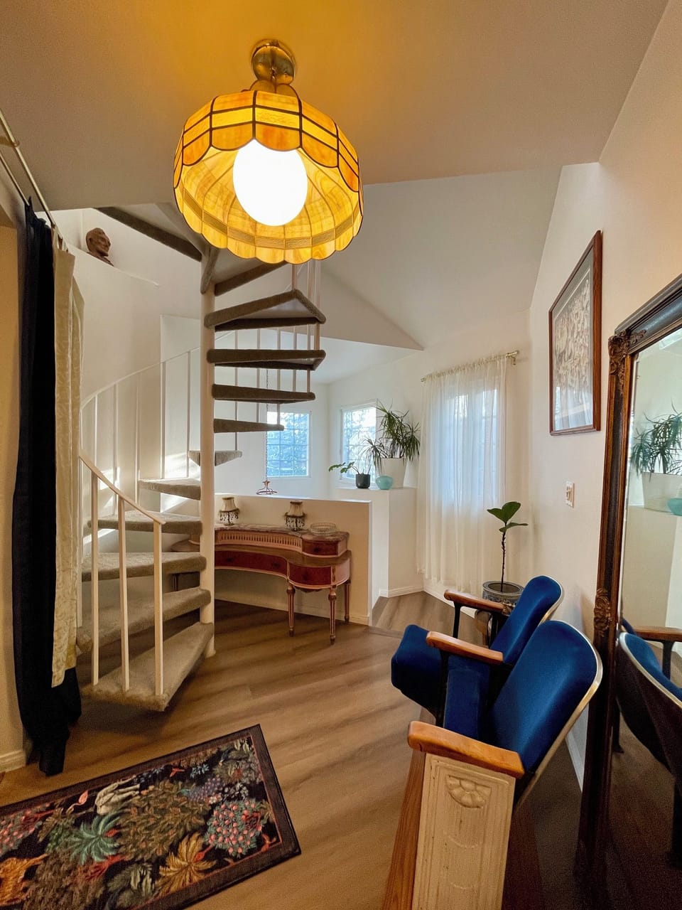 Artsy Townhome / Pool & Spa / Attached Garage / North Hollywood House in North Hollywood