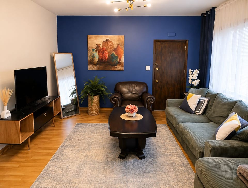 Cozy 2-Bed Chicago Retreat Near Chinatown & McCormick Place! Free street parking Apartment in Lower West Side
