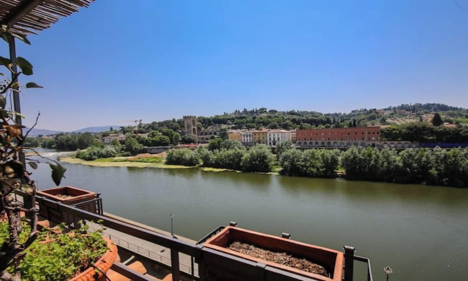 BIBLIOTECA APARTMENT – 3 BEDROOMS WITH PRIVATE OUTDOOR SPACE Apartment in Florence