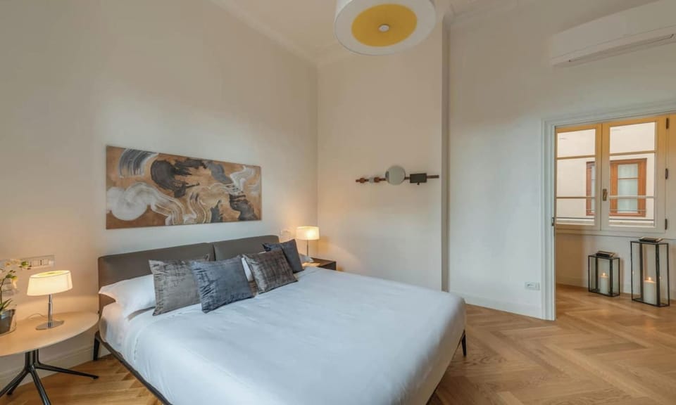 MODERN 3-BEDROOM FLORENCE HOME NEAR DUOMO & PIAZZA DELLA REPUBBLICA Apartment in Florence