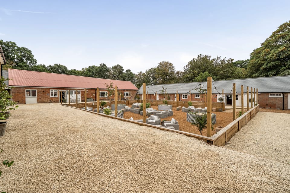 The Dales Cottage, Hamptworth: View of the courtyard