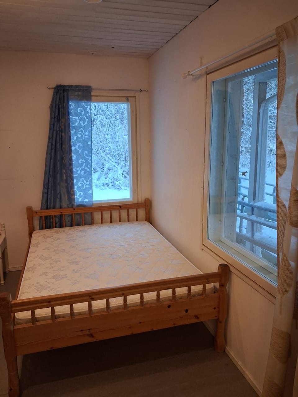 Three bedroom Traditional Lapland House at Wild Forest backyard in Kemi House in Kemi
