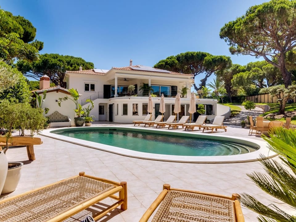 Casa da Fortuna | 5-bedroom villa, private pool & garden, 700m to beach House in Quarteira