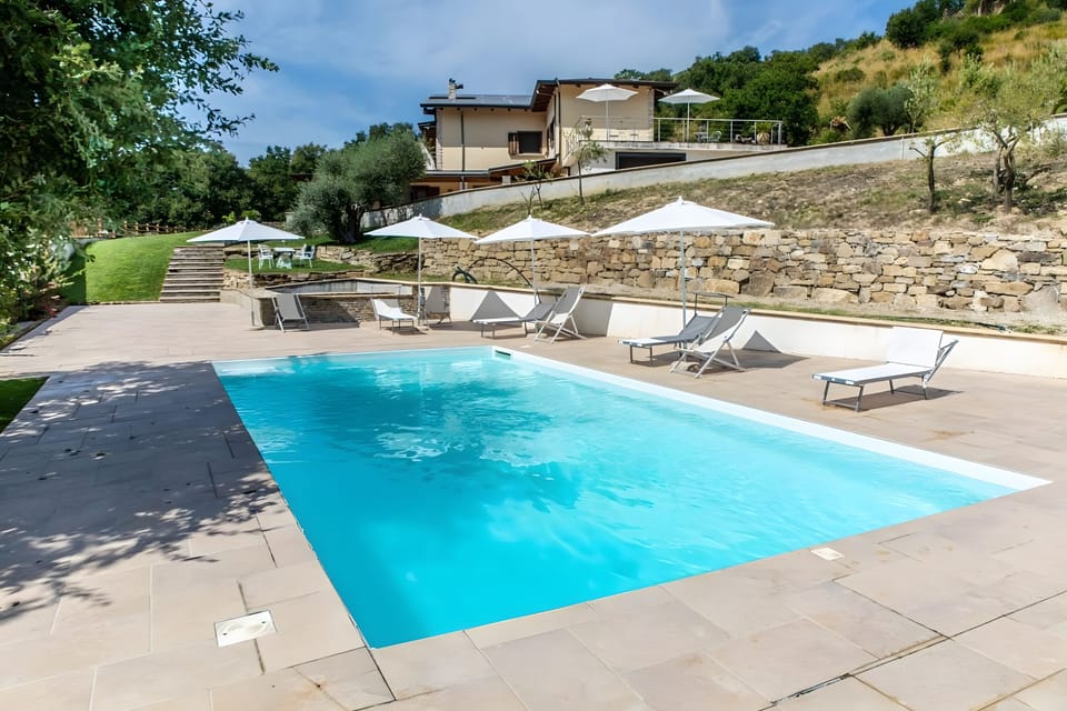Apartment 'Il Grappolo' with Mountain View, Wi-Fi and Air Conditioning Apartment in Campania