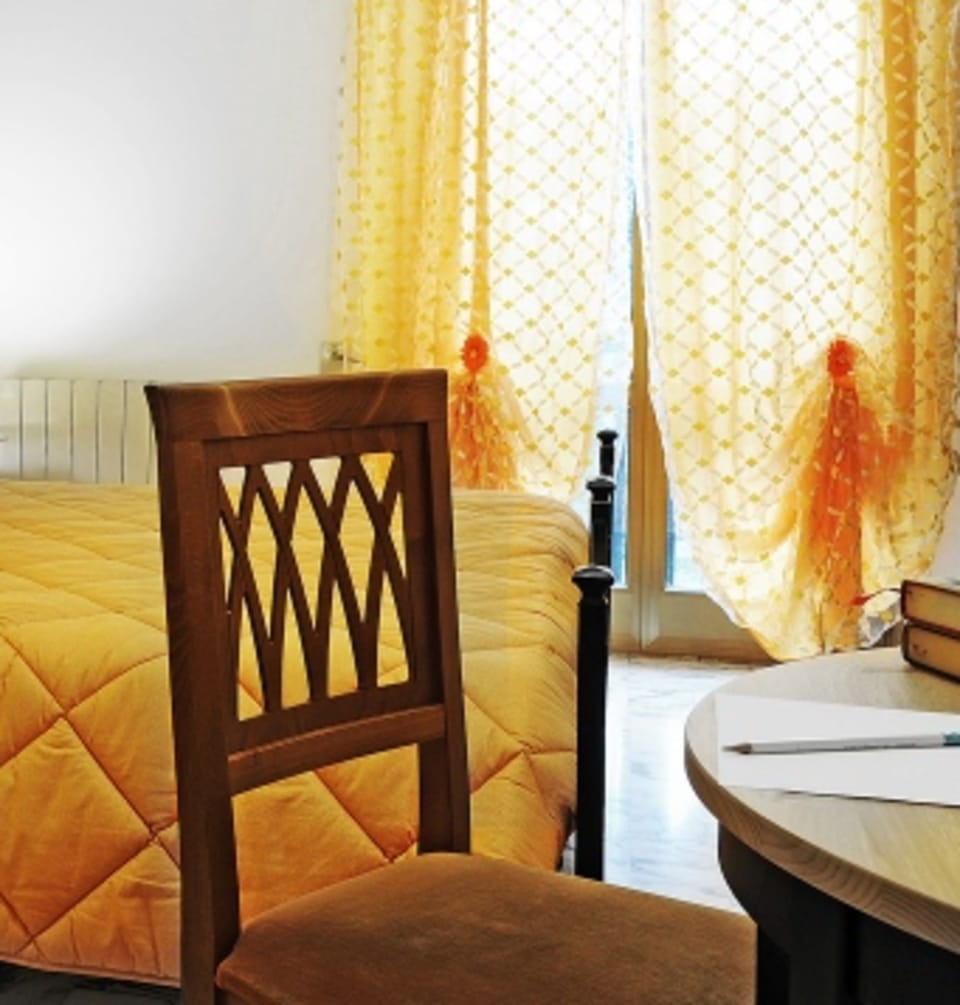 Room 'Joy' with Shared Garden, Wi-Fi and Air Conditioning Apartment in Rome
