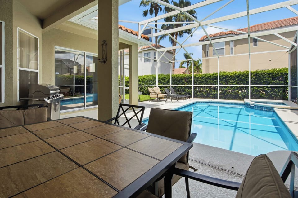 Tuscan Retreat Pool, Palms & Princess Room House in Polk County