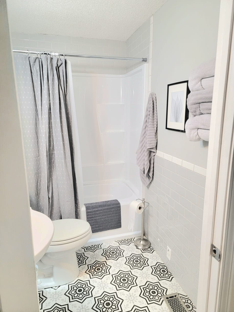 The Greer Getaway: Walk to Main Street + Pet Friendly! House in Greer