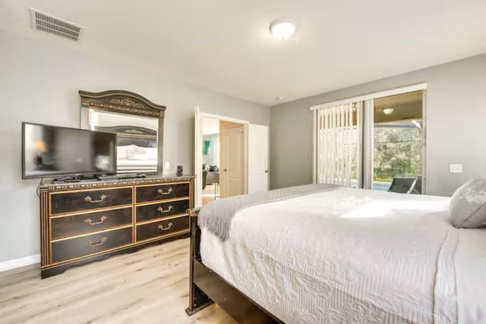 Family Fun 6BdRm Villa Near Disney | Pool, Hot Tub House in Osceola County