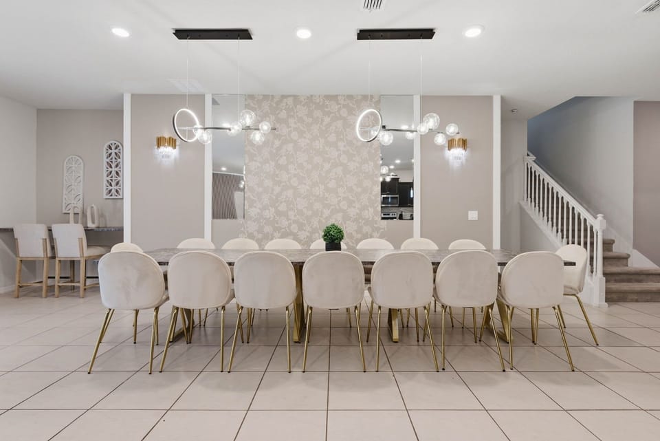 Entry & laundry room