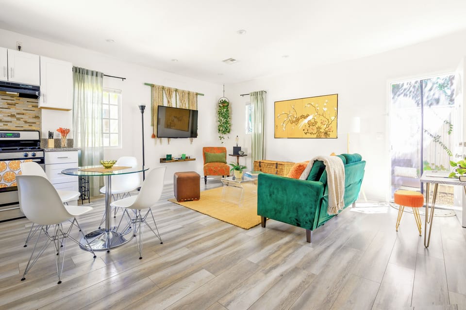 Gated bungalow · work desks · fast WiFi · parking House in Glendale