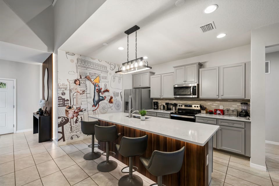 Anyone can have a kitchen. This home gives you a Ratatouille-inspired culinary adventure! Remy and friends bring a playful taste of Paris to a fully equipped space made for everything from Mickey waffles to family feasts.