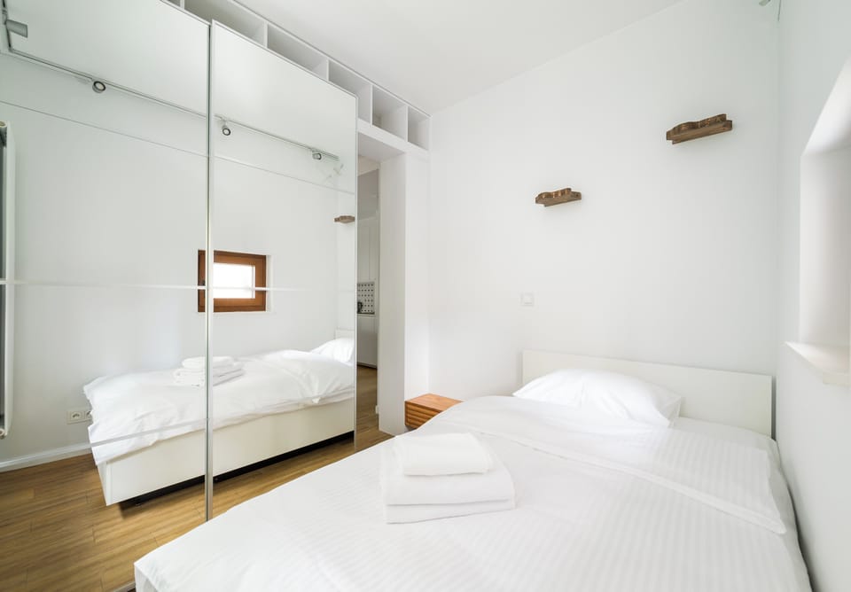Madalińskiego Classic White Apartment Apartment in Warsaw