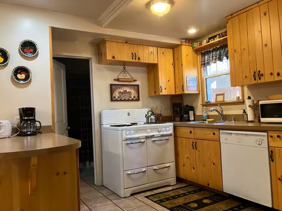 Lovely 2-bedroom cabin in Big Bear Lake perfect for the entire family. Cabin in Big Bear