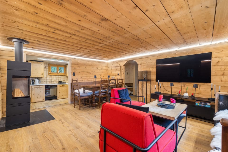 Laetitia Chalet - Sleeps 8 - Charm and Authenticity Chalet in Nendaz