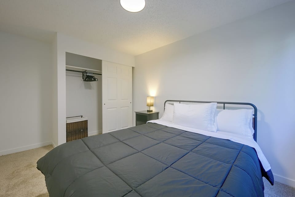 Bedroom 2 | Queen Bed