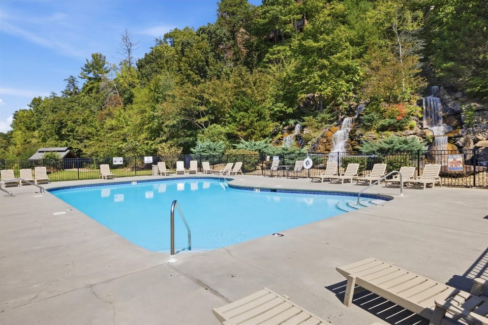 Guests at Ember & Oak enjoy access to Bear Creek Crossing’s seasonal (Memorial Day- Labor Day) outdoor swimming pool surrounded by peaceful mountain scenery.