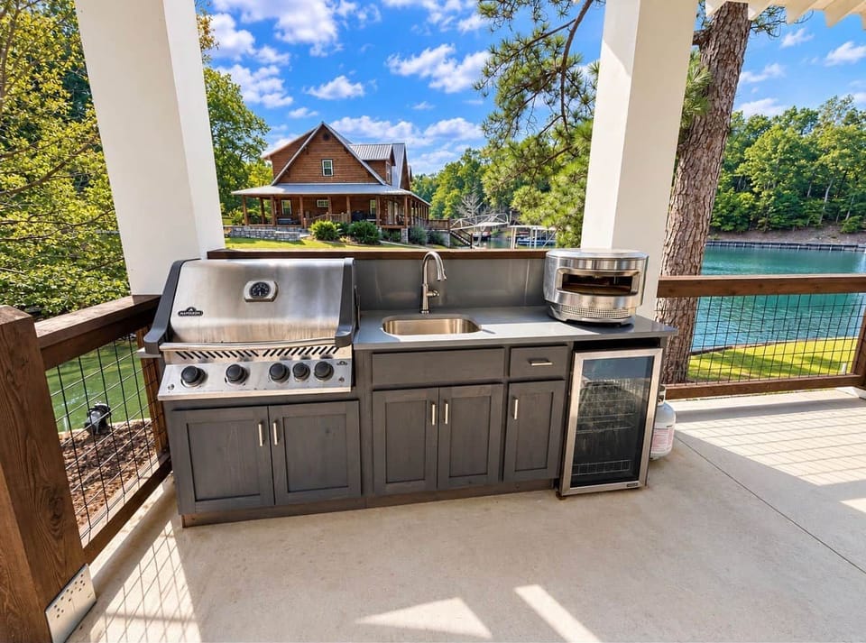 Grill/ Mini Fridge/ Sink