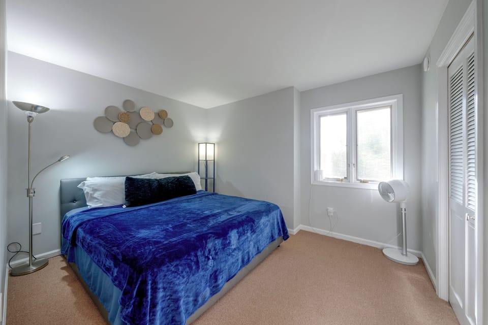 Bedroom | King Bed | 2nd Floor
