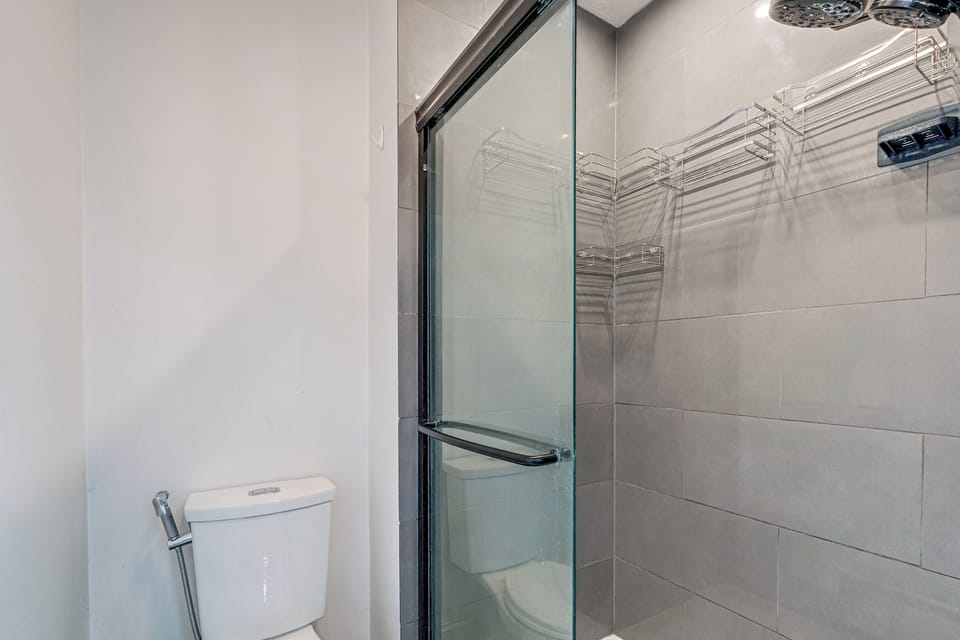 Full Bathroom | Upper Level