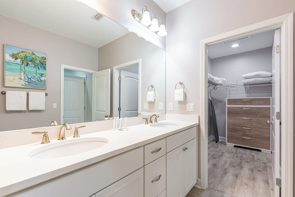 Primary Suite with Walk-In Closet