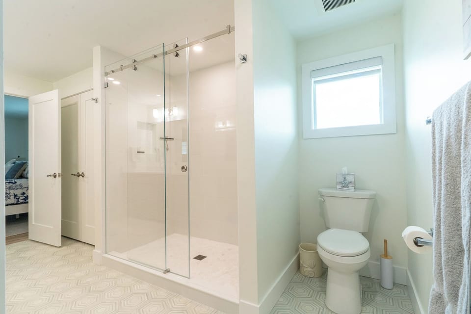 Ensuite Jack and Jill Bathroom
