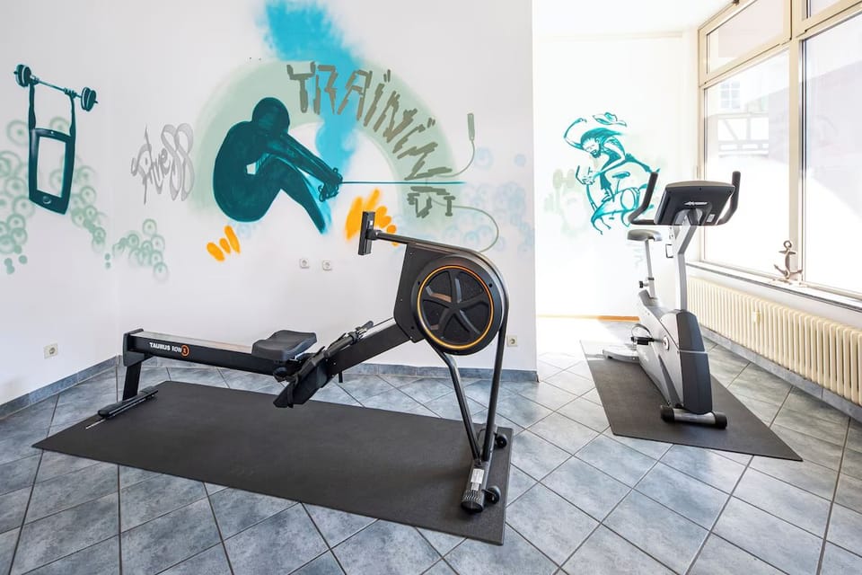 Fit in a quick session with rowing and cycling options.